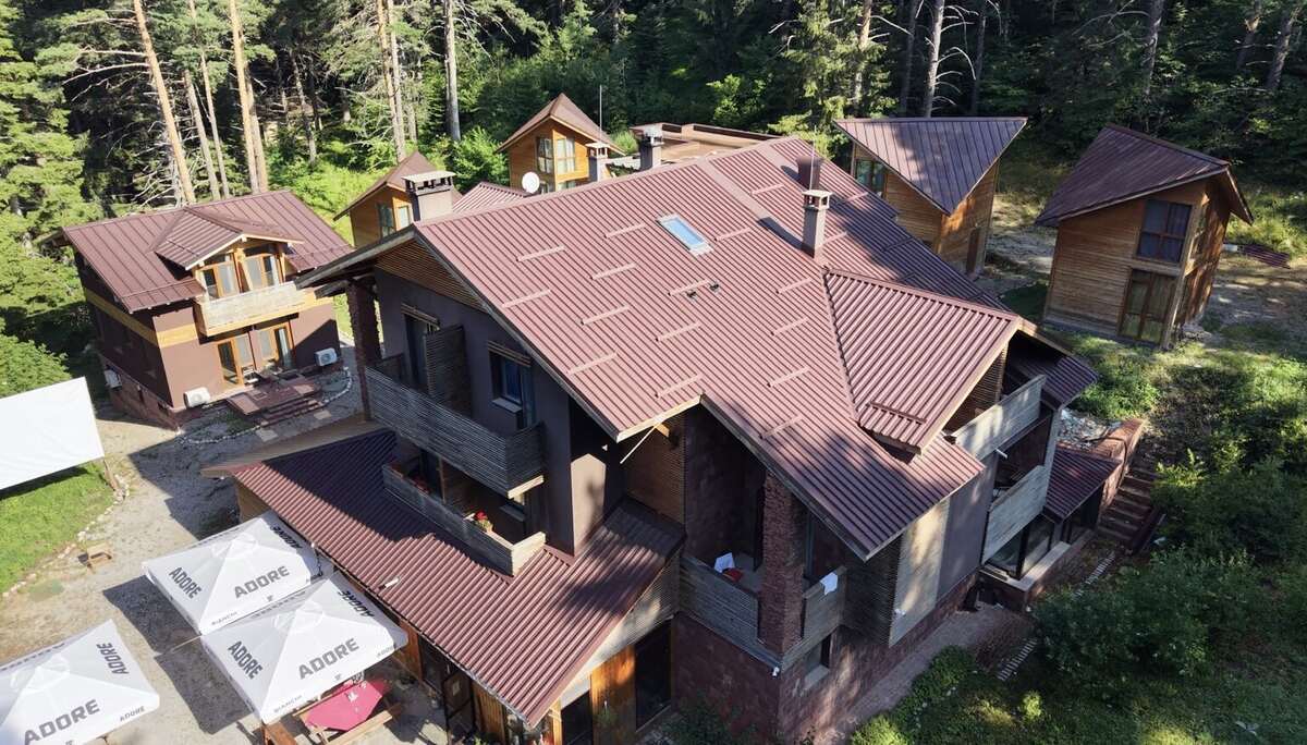 The 6ato Rila hotel surrounded by pine forest